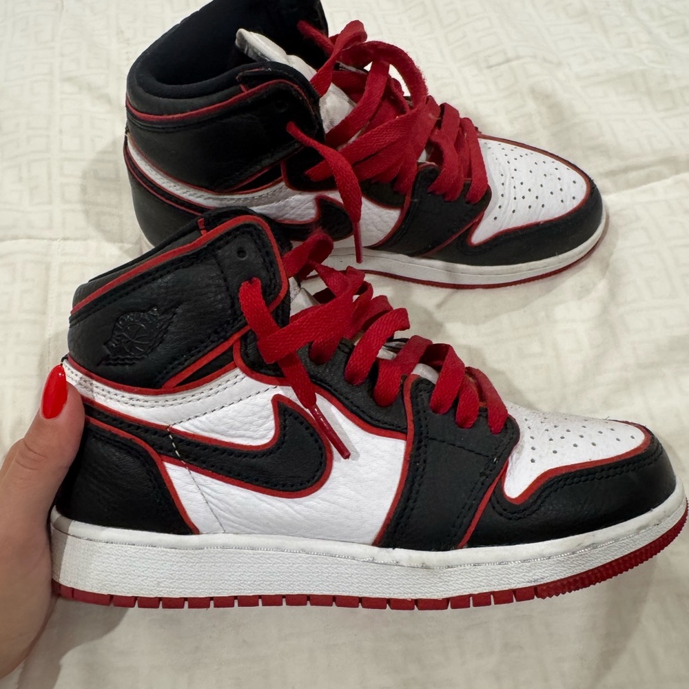 Nike Black and Rd air Jordan